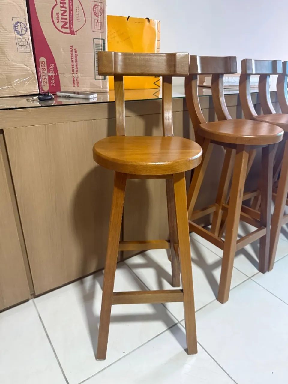 Conjunto de banquetas em madeira - Foto 2
