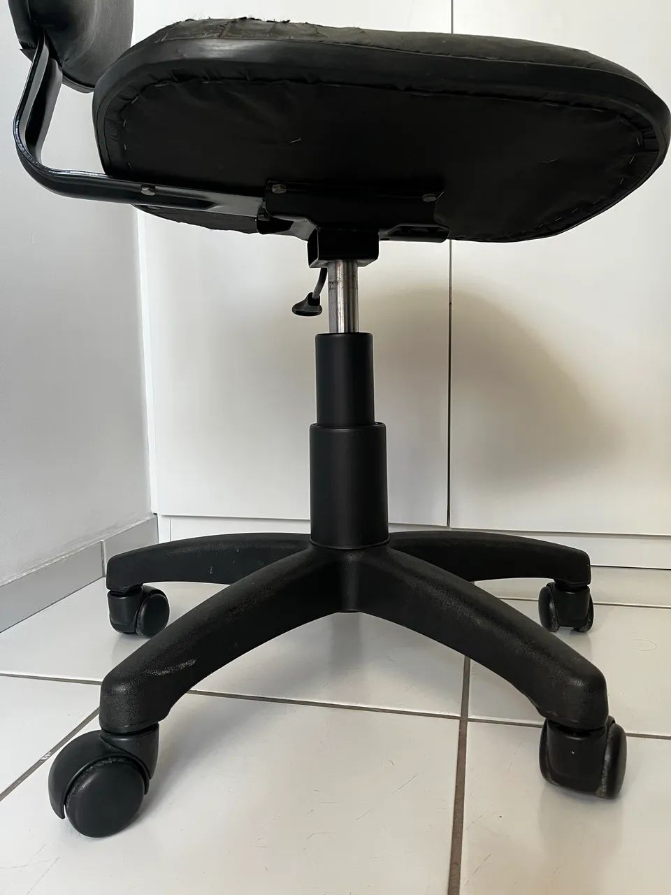 Vendo cadeira de escritório 360º - Foto 4