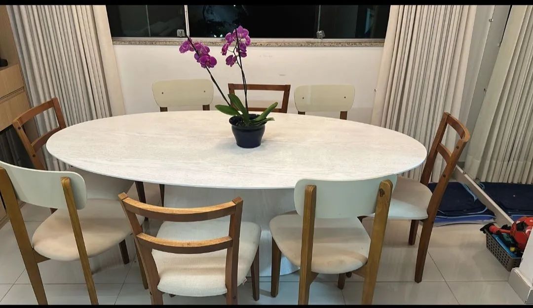 Mesa madeira com  8 cadeiras  - Foto 2