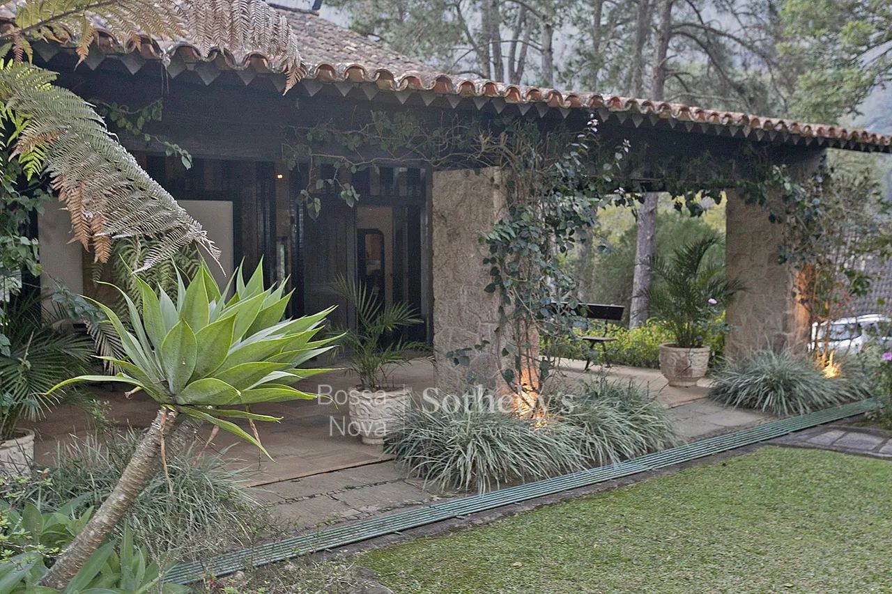 Casa de condomínio integrada ao verde - Foto 2