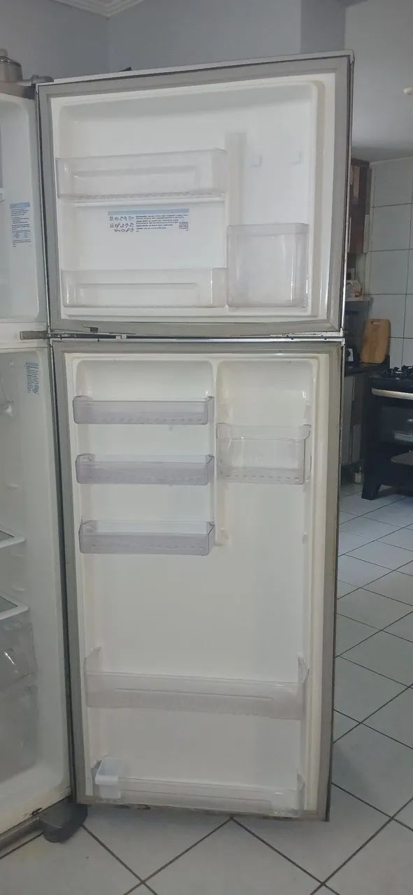 Vendo geladeira Eletrolux inox - Foto 2