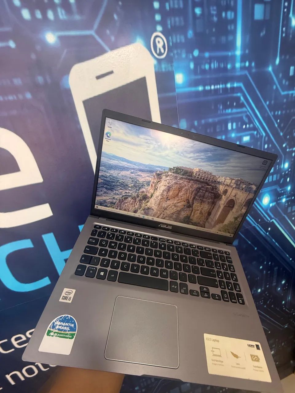 Laptop ASUS Core i5 - Rápido, elegante e pronto para uso