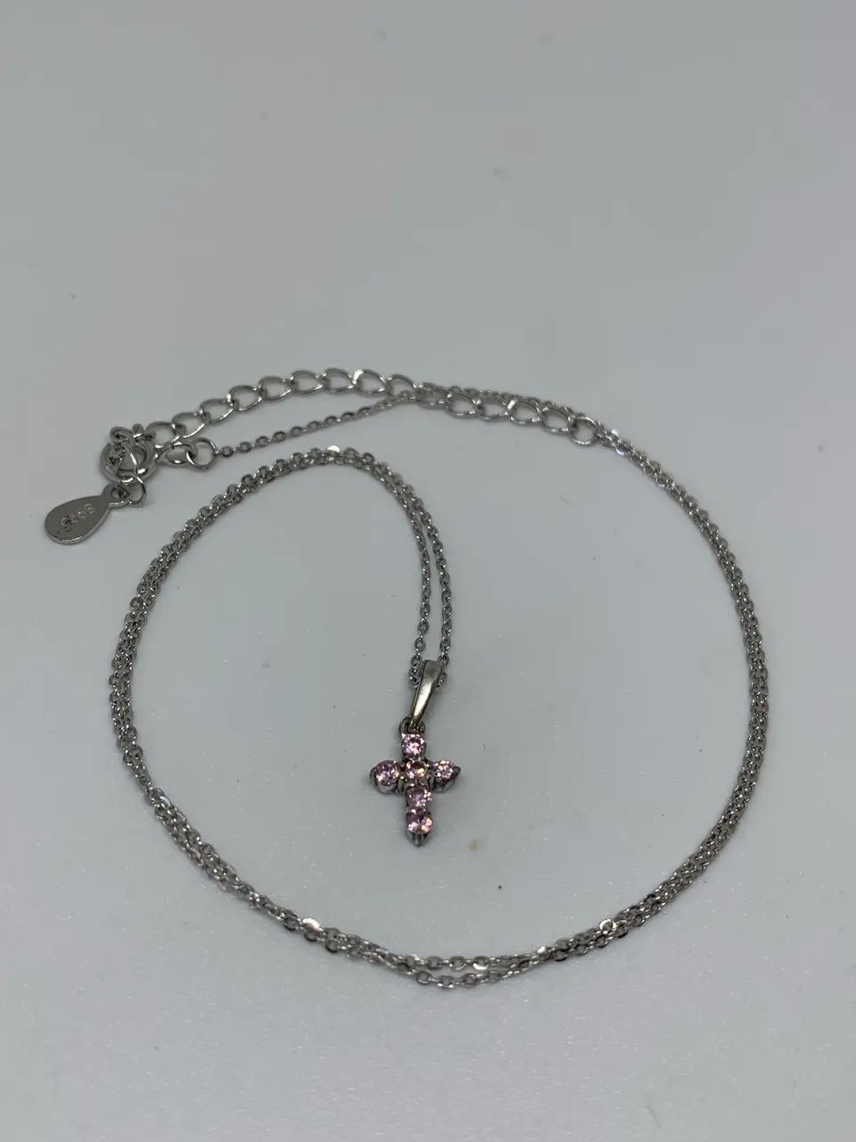 lindo colar de prata com pingente de cruz rosa - Foto 4