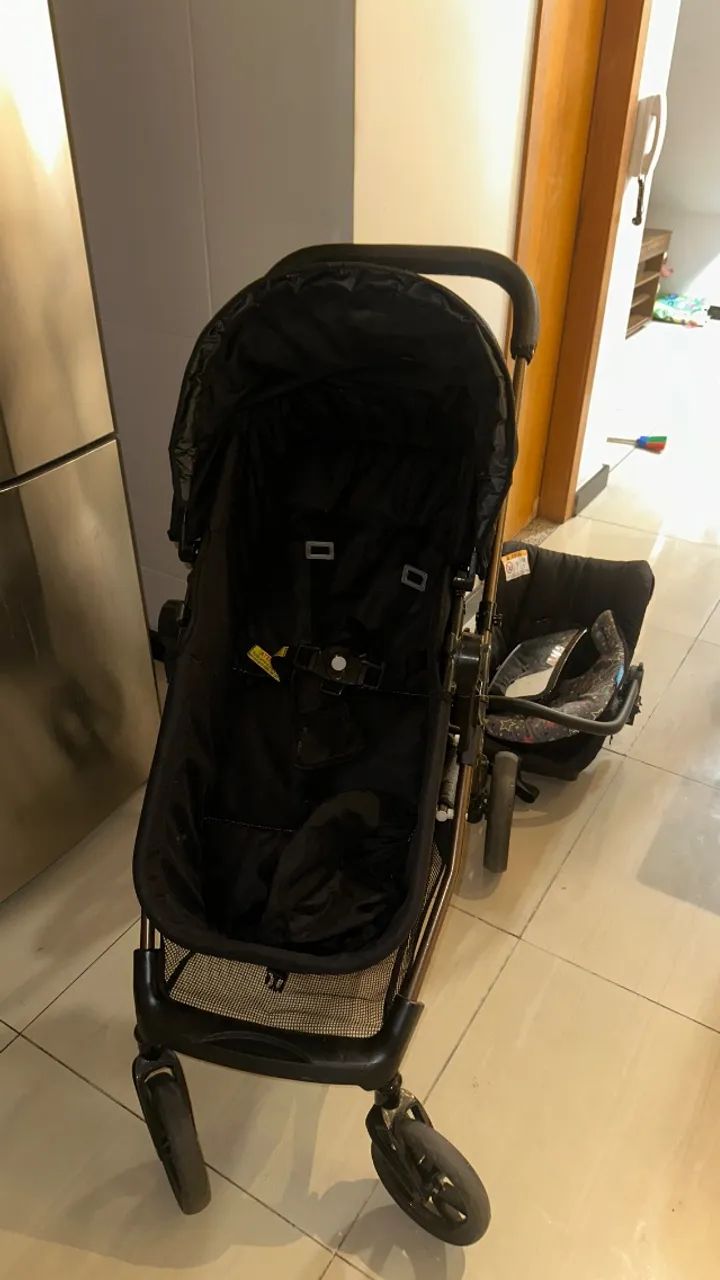 Carrinho de bebê com bebê conforto  - Foto 2
