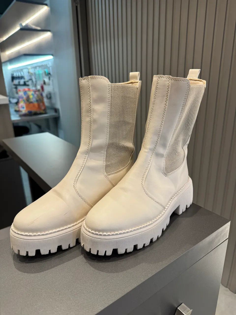 Bota / Coturno Off white - tamanho 35