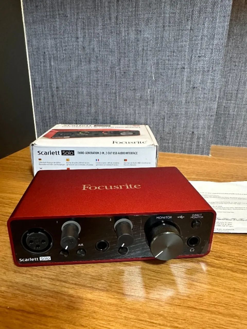 Interface de Áudio USB Focusrite Scarlett Solo 3a Geração