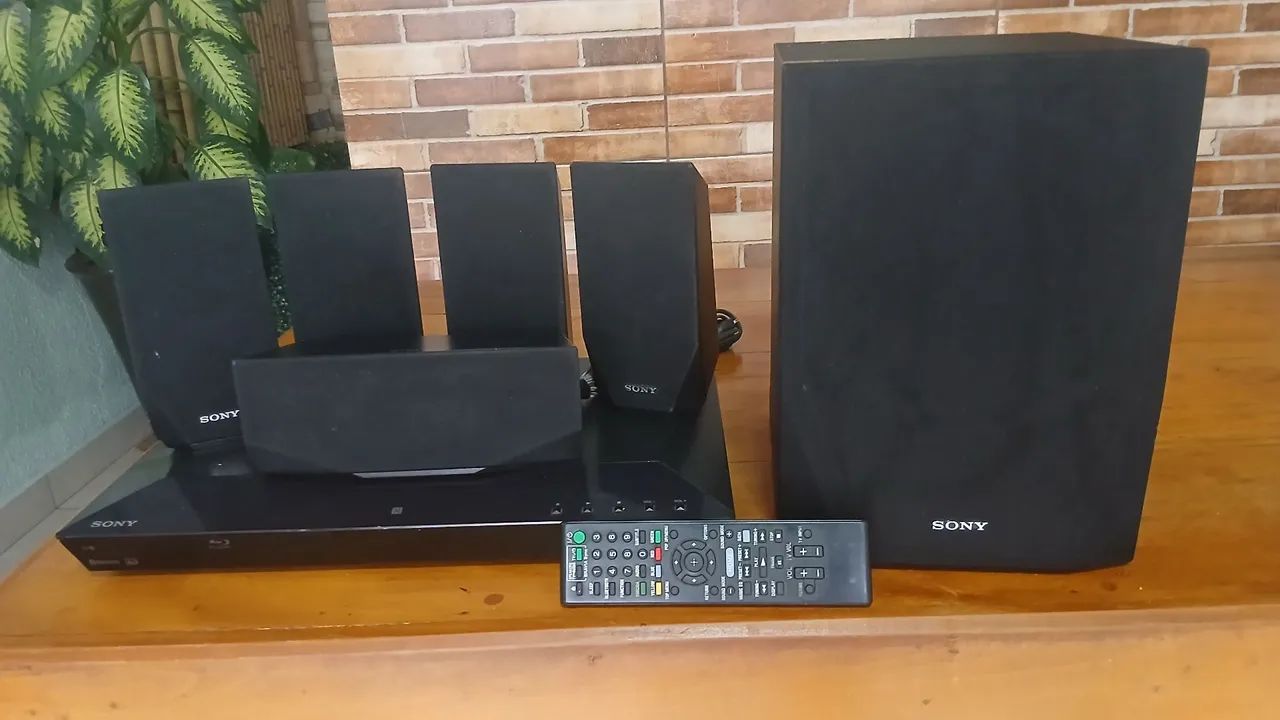 Vendo home theater Sony 