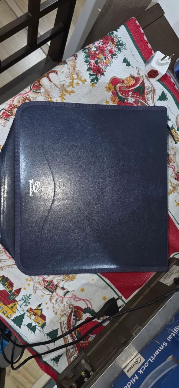 Porta DVD e CDs 240 peças. 