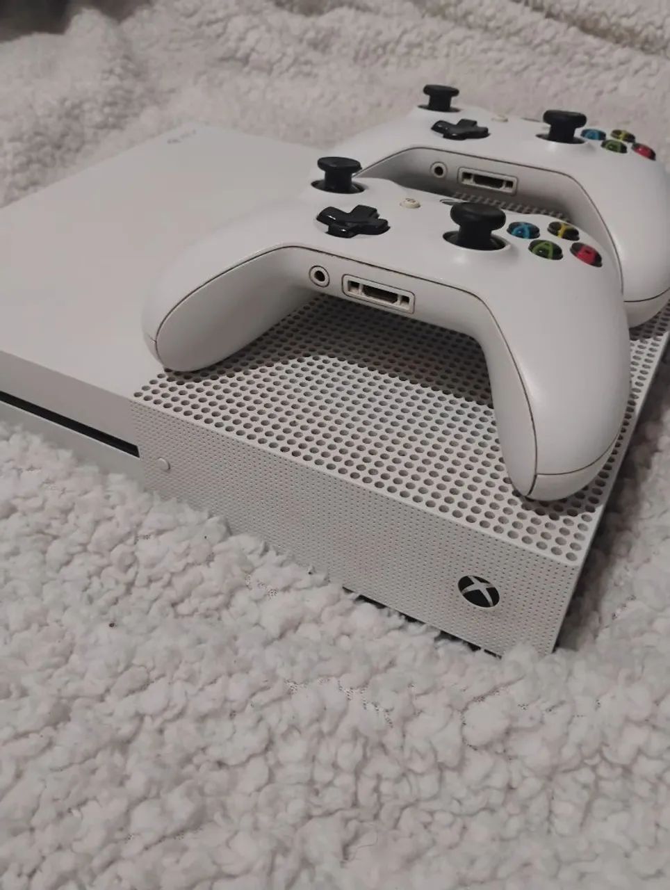 Xbox one S 1tb com dois controles  - Foto 4