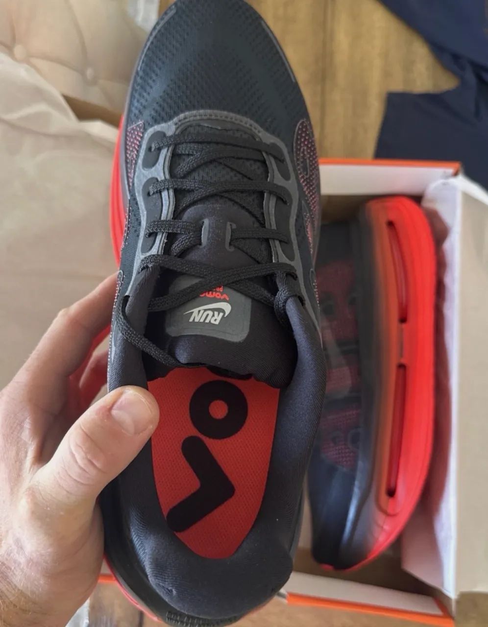 Nike Vomero Premium Black Crimson - Foto 2