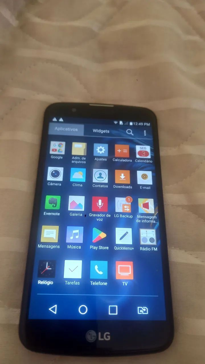 Celular LG 32 jogas 