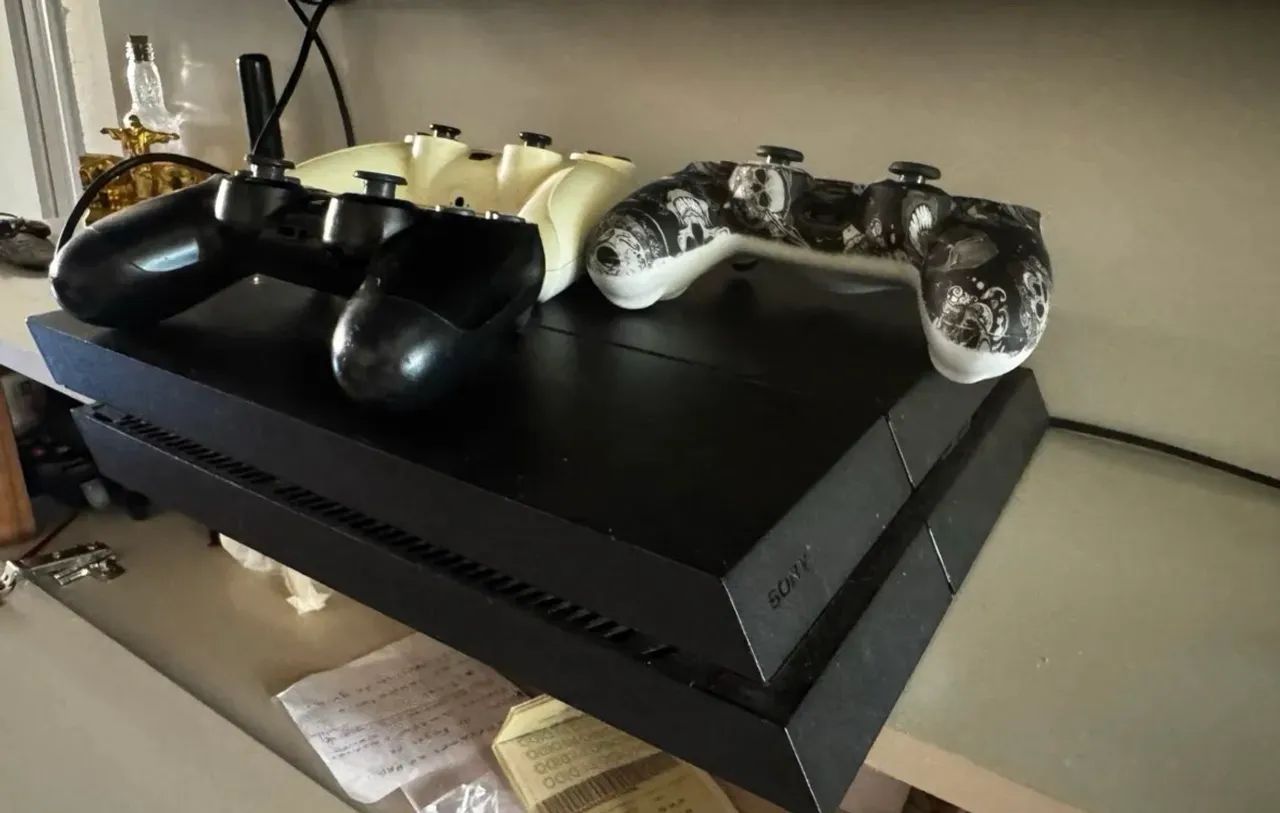 PS4 + Tv de 32 polegadas + JOGOS E 3 controles - Foto 2