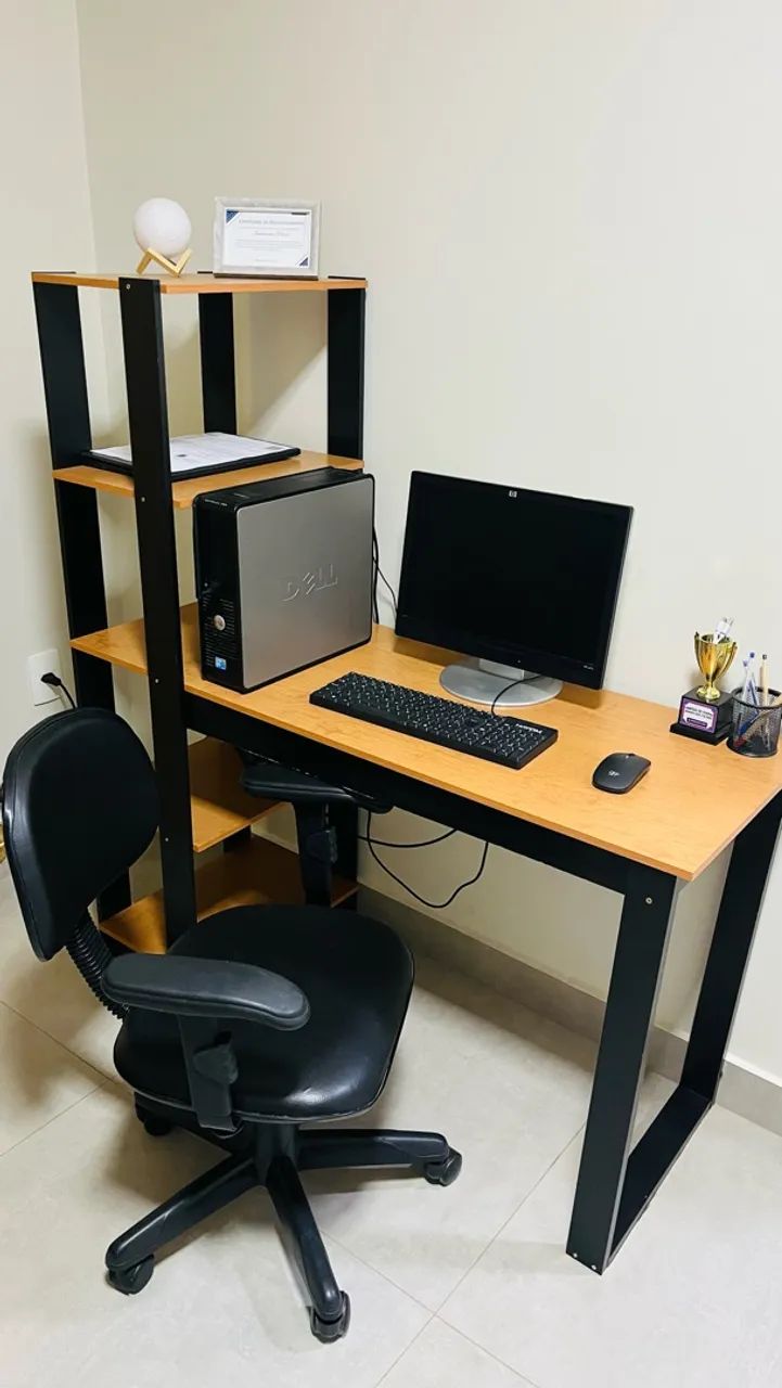 Escrivaninha com cadeira  - Foto 2
