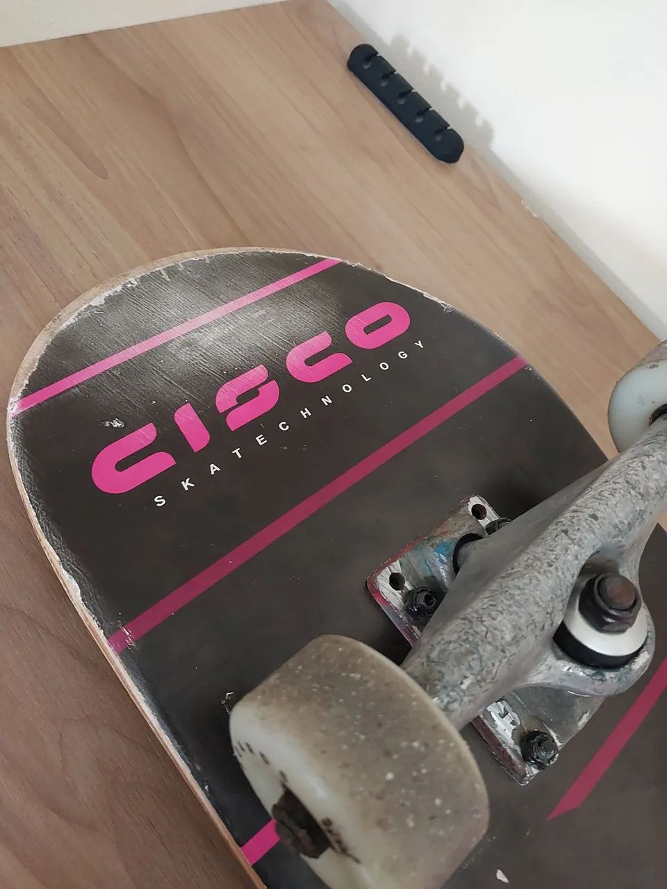 Skate de marfim pouco usado - Foto 4