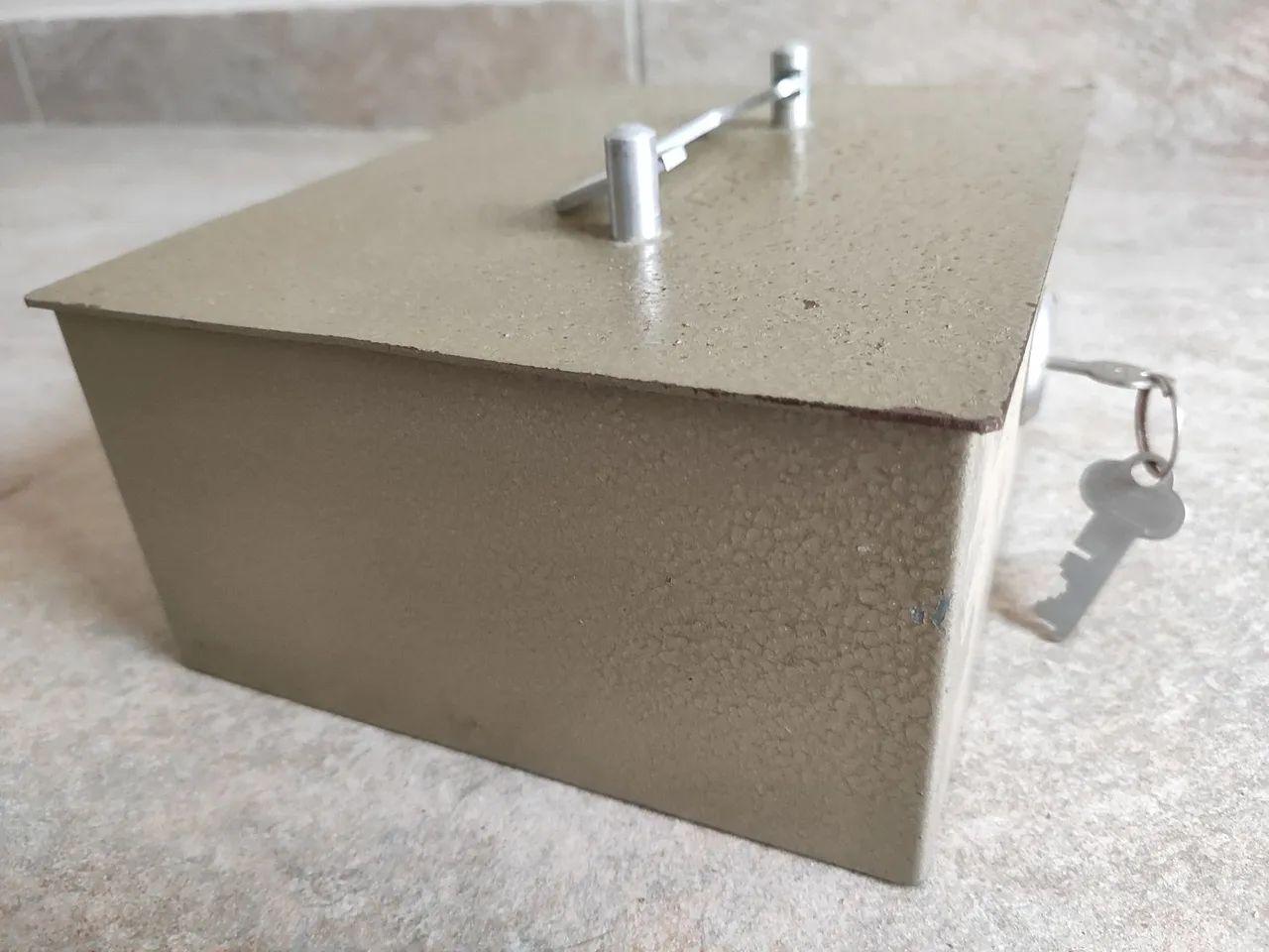 Cofre de Metal Reforçado 