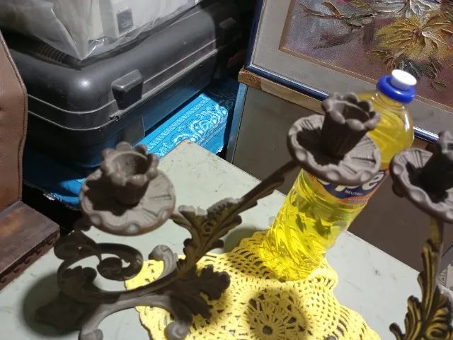 castiçal em bronze antigo trabalhado - Foto 3
