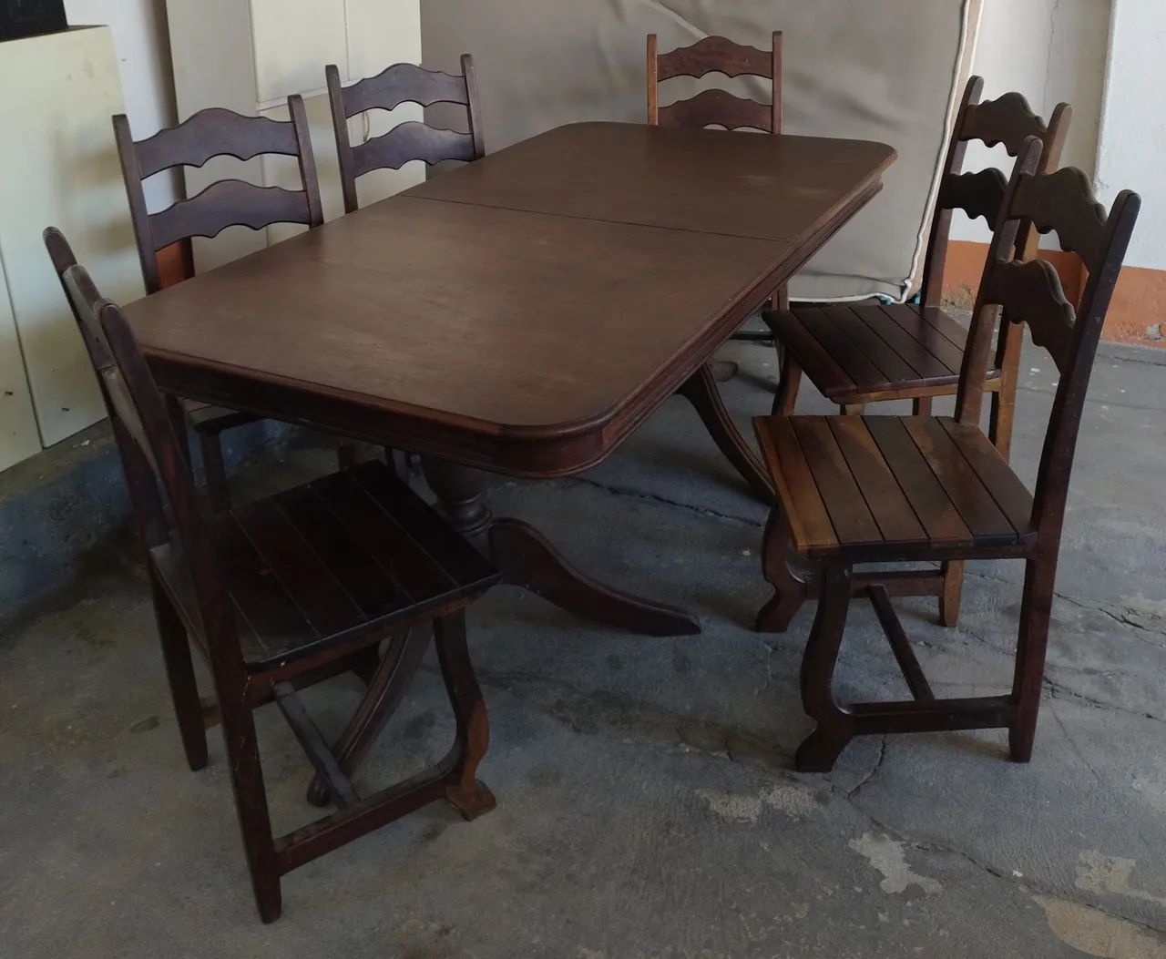Mesa de Madeira Maciça c/ 6 cadeiras | Tem extensor  - Foto 2