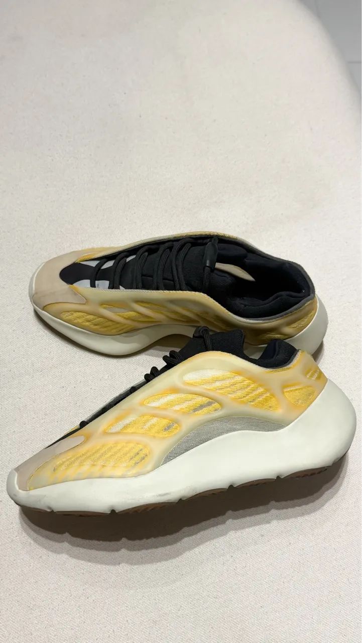 Tênis Adidas 700 V3 