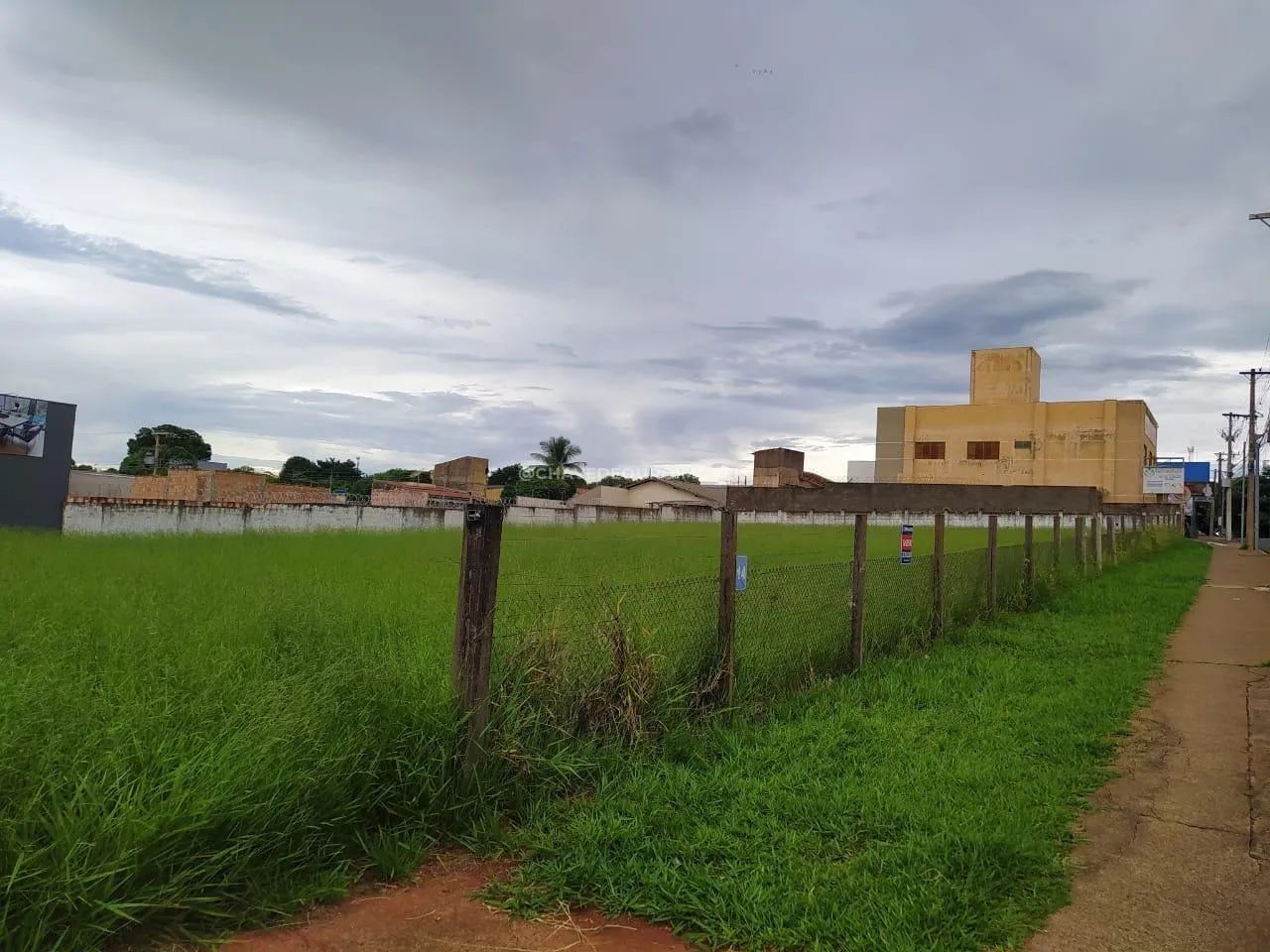 Lote com 402 m² próximo à UPA do Parque do Mirante, em Uberaba. - Foto 3
