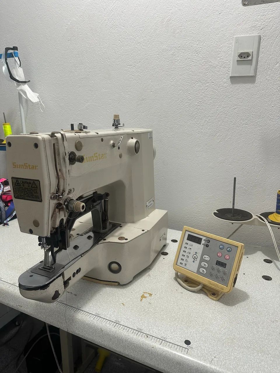 Máquina de costurar Travete 