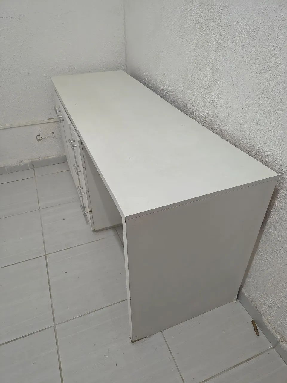 Mesa de estudo com gavetas e portas - Foto 2