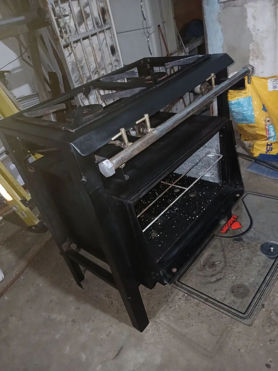 Fogão industrial de 2 bocas e forno, da marca progás, funcionando perfeitamente,valor 800  - Foto 3