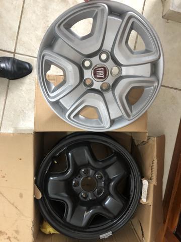 4 Rodas da Toro, com calotas originais.
