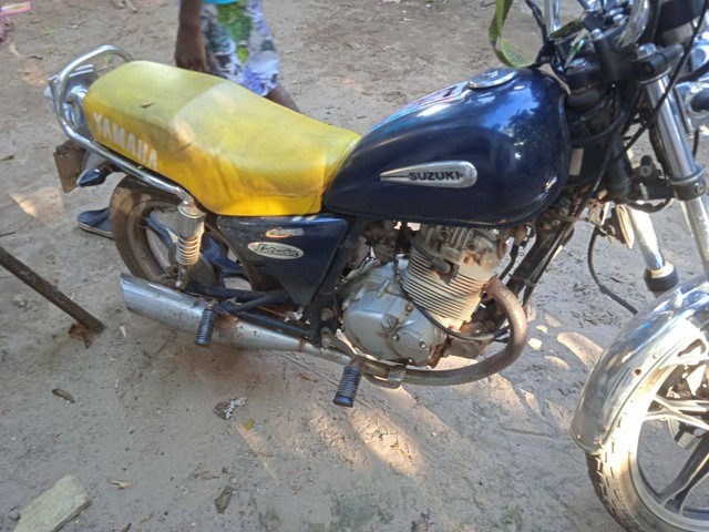VENDO MOTO SUZUKI  INTRUDER 