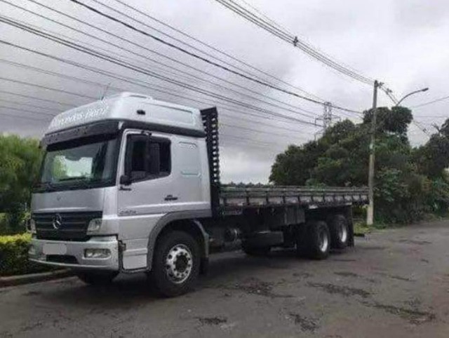 MERCEDES BENZ ATEGO 2425 6X2 2011