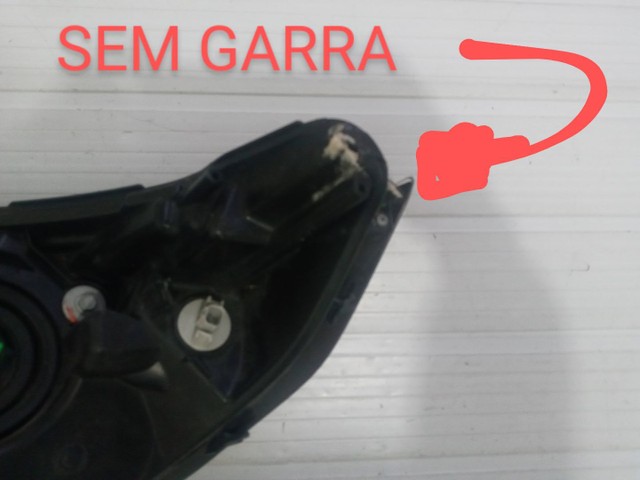 Farol Direito Honda Crv Garra Quebrada - Foto 2
