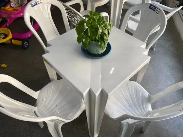 Jogo de mesa cadeira Tramontina branca nova pra festas partir de 260 reais cada