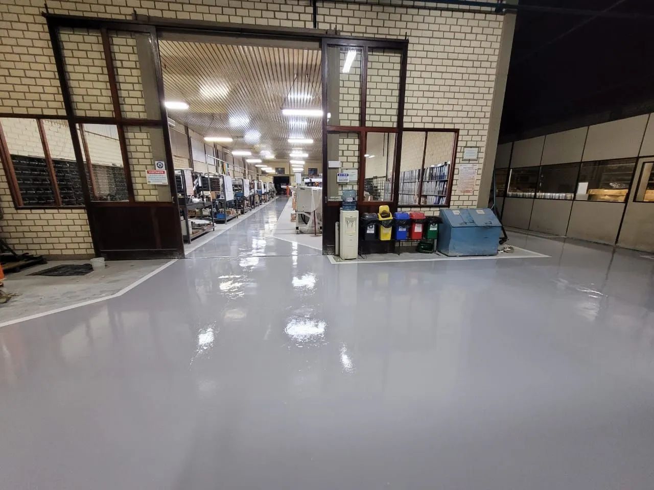 Pisos industriais, pintura epóxi, revestimento uretano, polimento de piso. - Foto 2