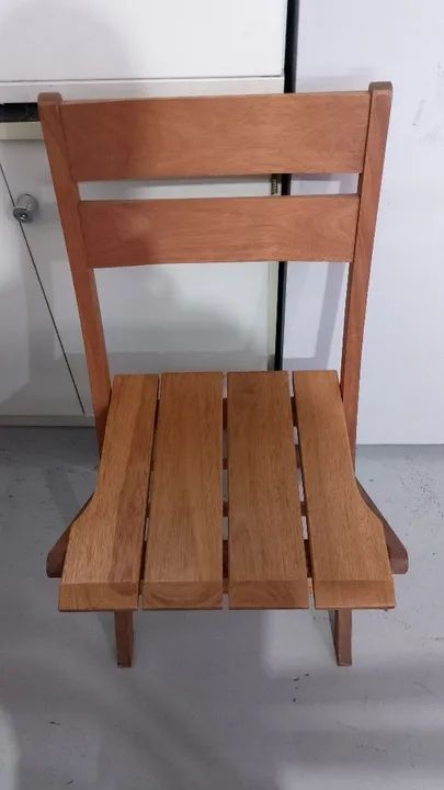 Cadeira de madeira dobrável 