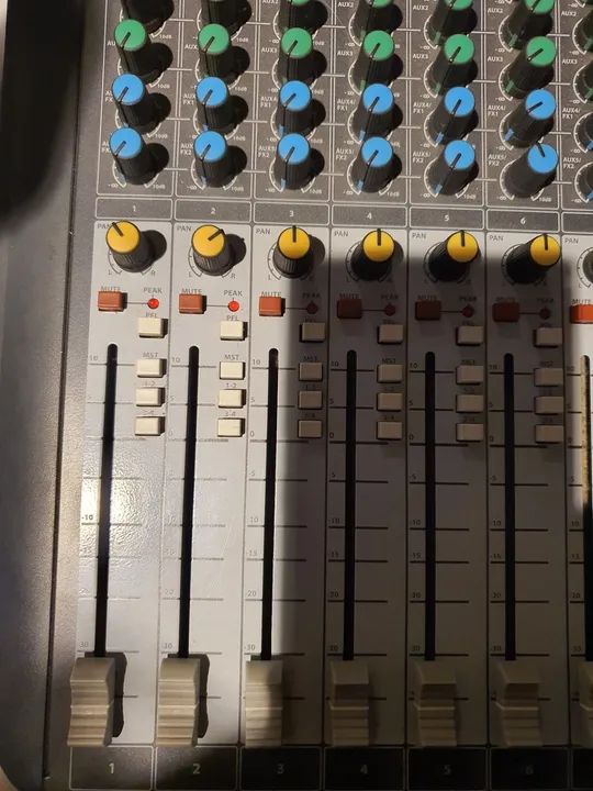 Mesa e interface Soundcraft MTK 22 - Foto 4