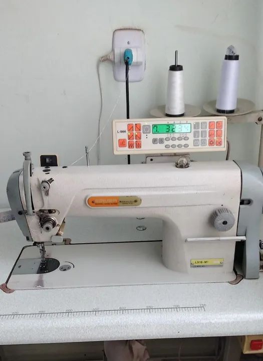 Maquina de costura reta eletrônica 