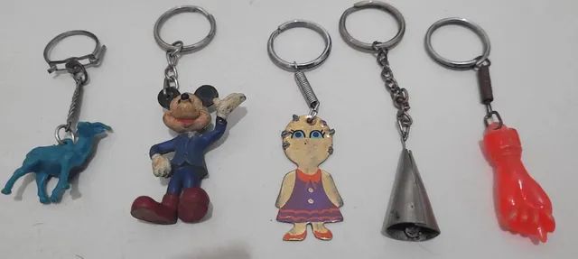 Lote Com 5 Chaveiros antigos do Mickey Disney, Bode, Mão De Figa, Sineta, boneca