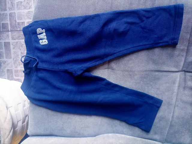 Calça moleton GAP 4 anos