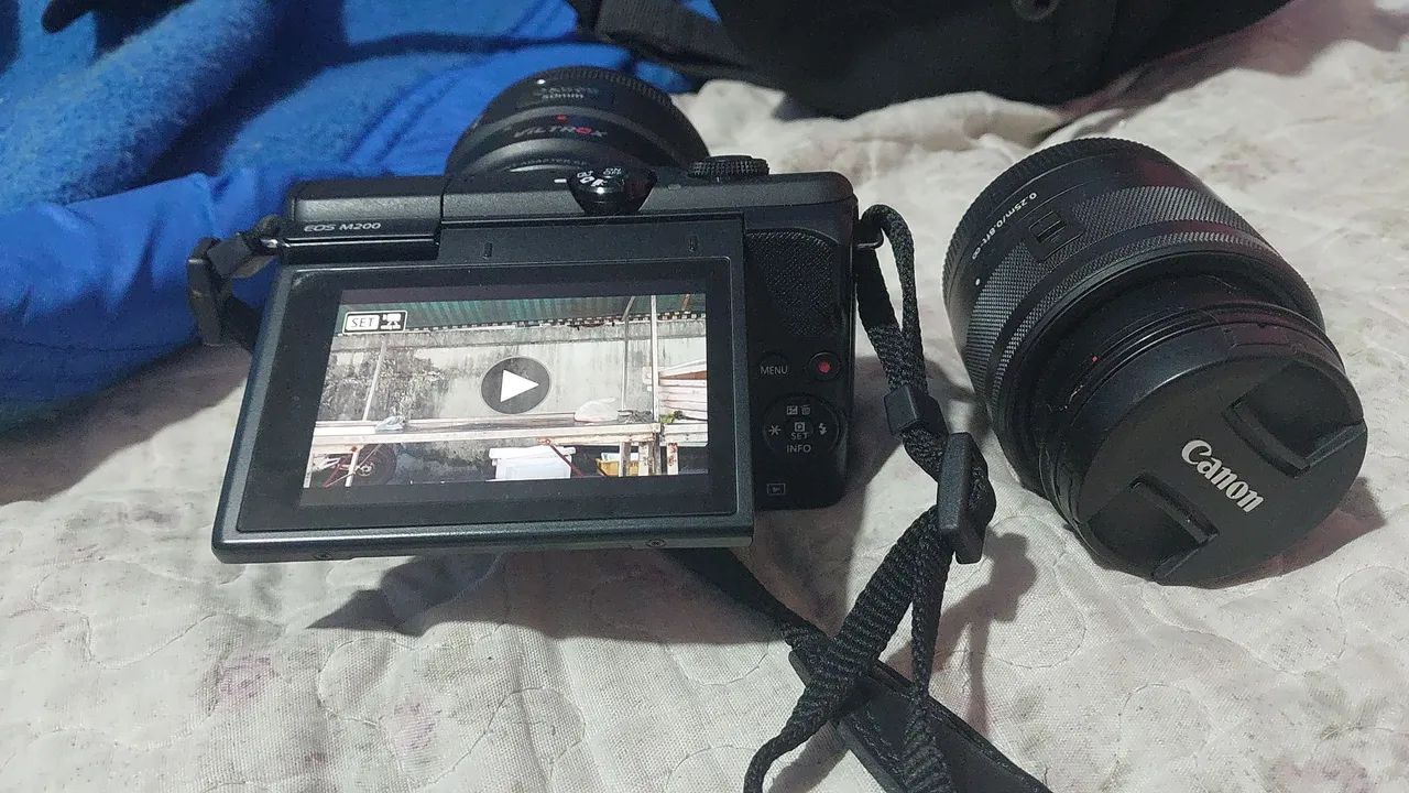 Câmera Canon EOS M200 + Lente