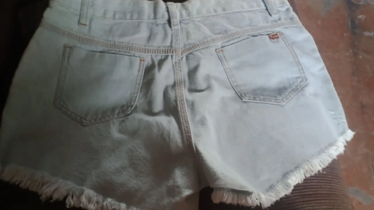 Short Jeans Desfiado Feminino