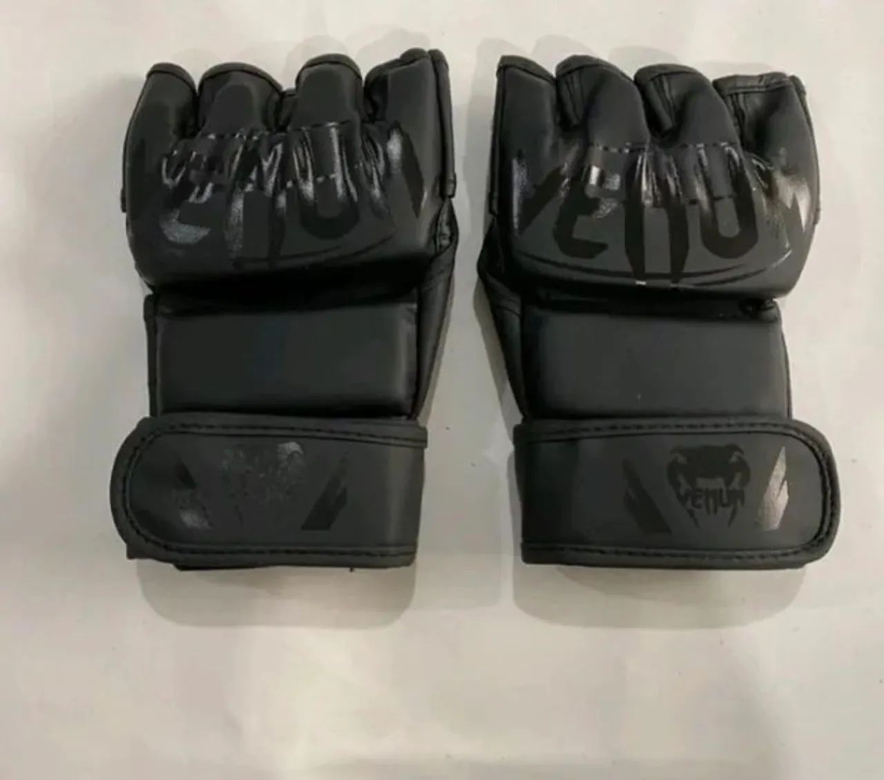 Luvas de Boxe Venum - Tamanho M - Novas