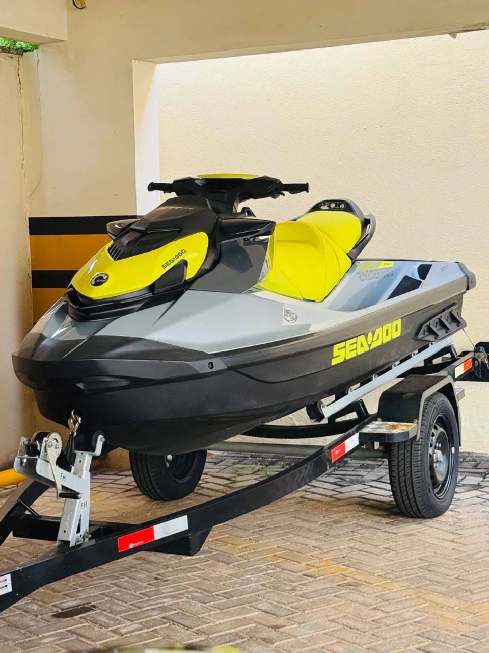 Jet Ski Sea-Doo 130hp 2022 com Design Moderno - Oportunidade Única!