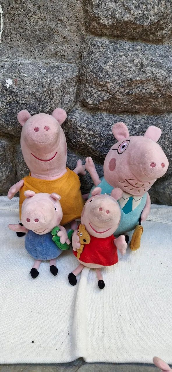 Pelúcias Peppa Pig familia peppa papai mamãe peppa e george - Foto 2
