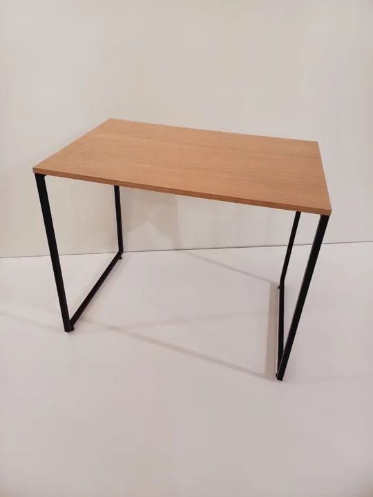 Mesa de Escritório Moderna com Estrutura em Metal - Foto 6
