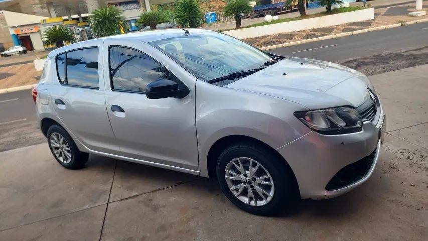 Sandero Authentique 1.0 completo