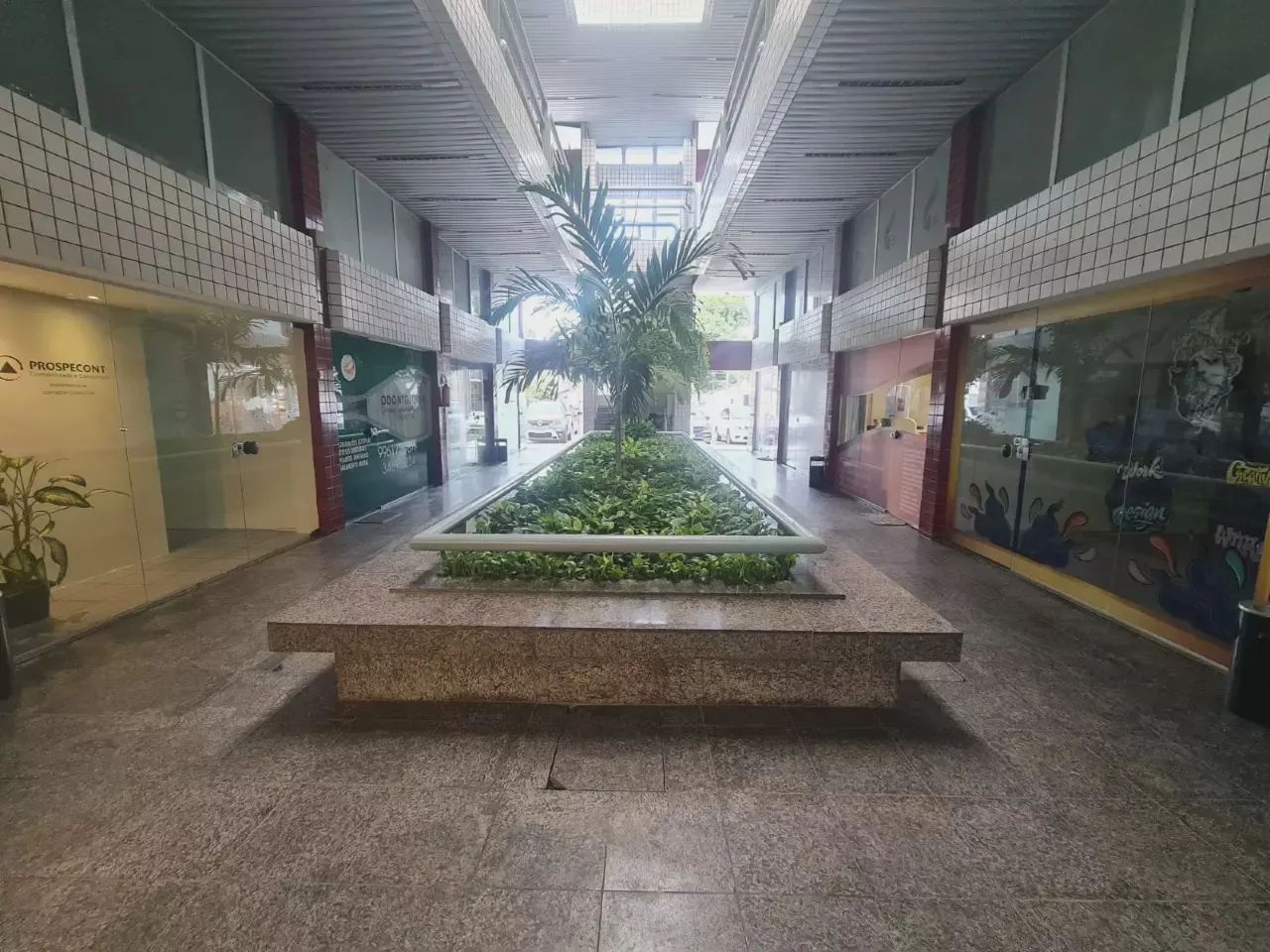 Candeias - Sala no 1° andar - C/ Mezanino - Wc Social - Vaga de Estacionamento - Foto 3