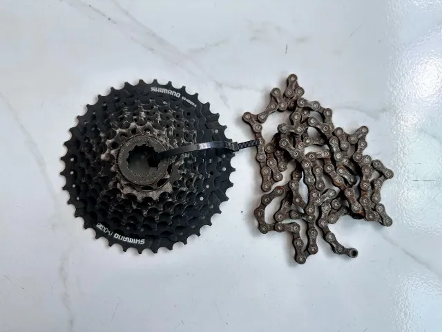 Cassete K7 9 velocidades - Shimano CS-HG200-9 + Corrente Shimano