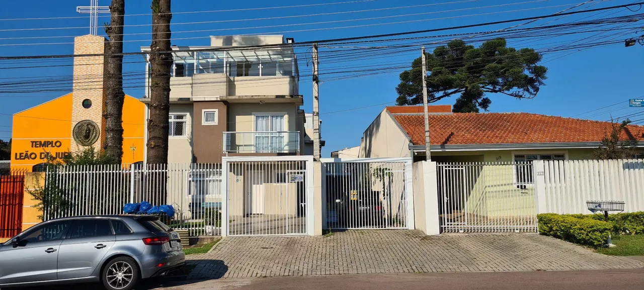 Sobrado no Novo Mundo. Condomínio Fechado.
