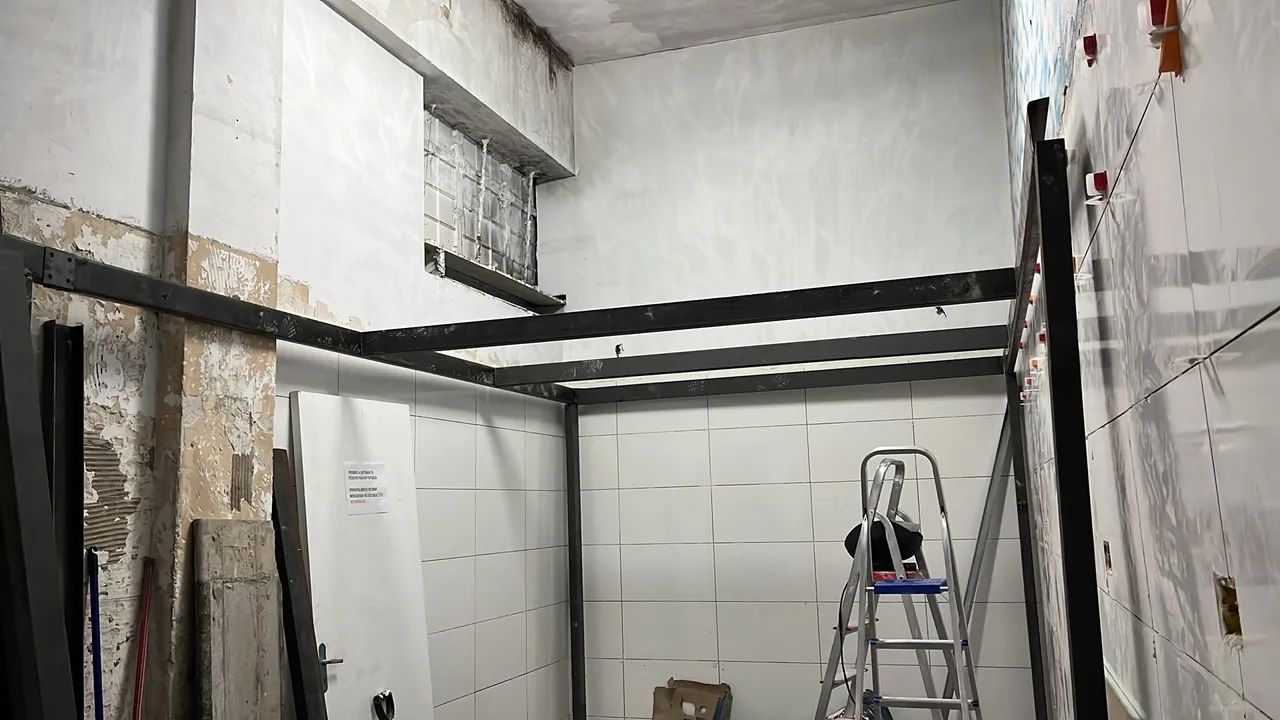 Serralheiro escada cobertura e mezanino - Foto 2