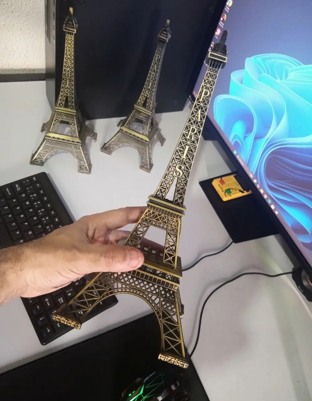 Miniatura da Torre Eiffel em Metal Dourado 32cm (Nova)