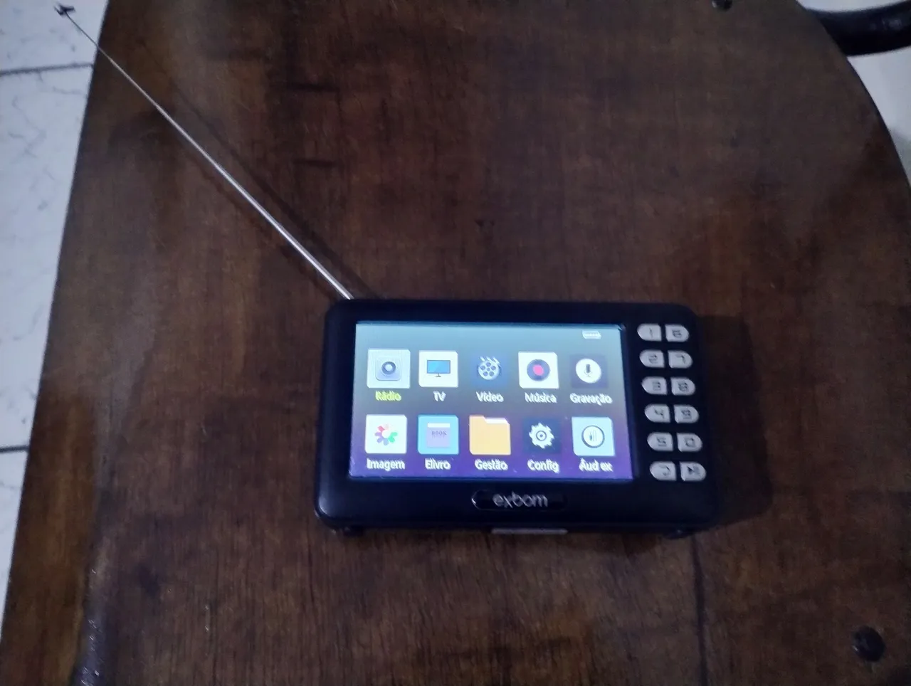 TV Portátil Exbom